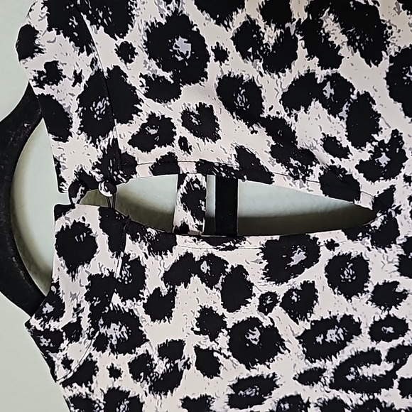 Lane Bryant Mobwife size 26 mock neck cut out flutter sleeve blouse - Picture 7 of 9